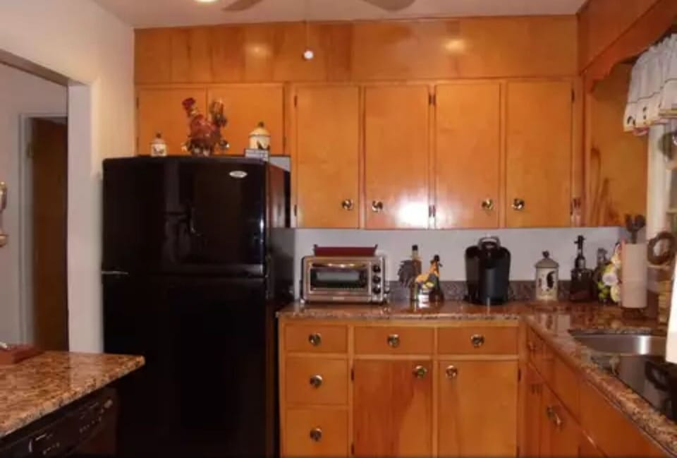 Fully stocked Kitchen!