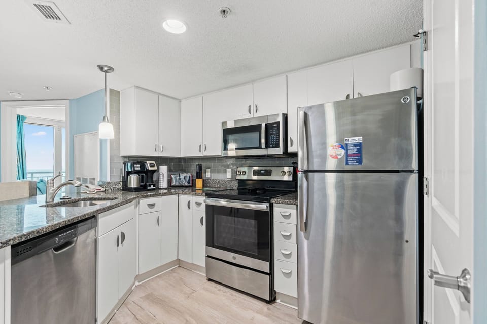 All modern appliances to make meal preparation a breeze.
