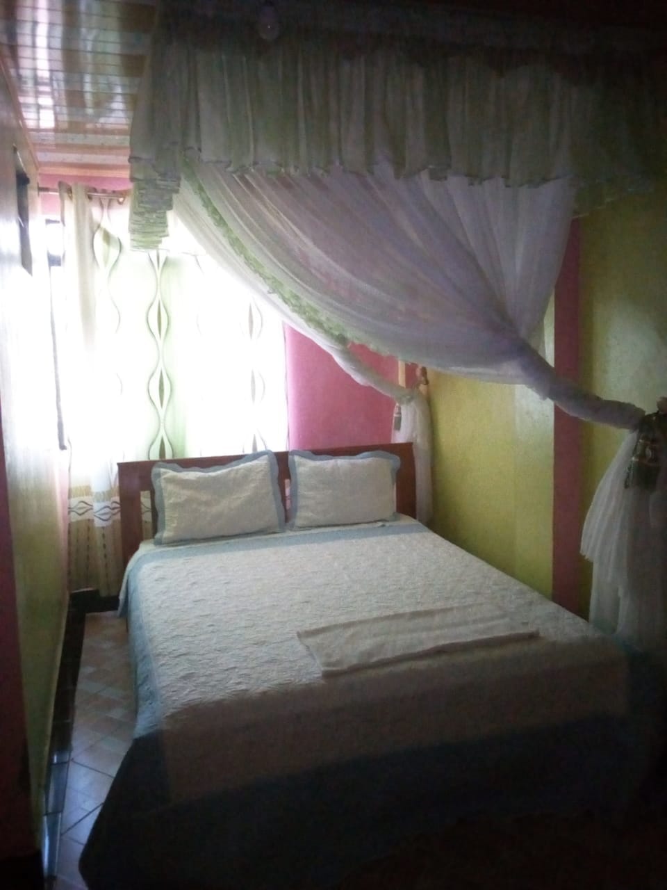 Double Room | Desk, bed sheets