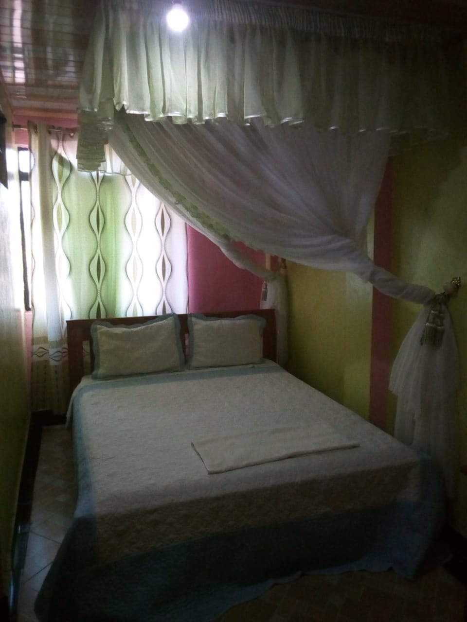 Double Room | Desk, bed sheets