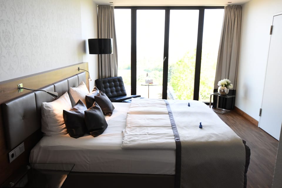 Superior Double Room | Hypo-allergenic bedding available, minibar, in-room safe, desk