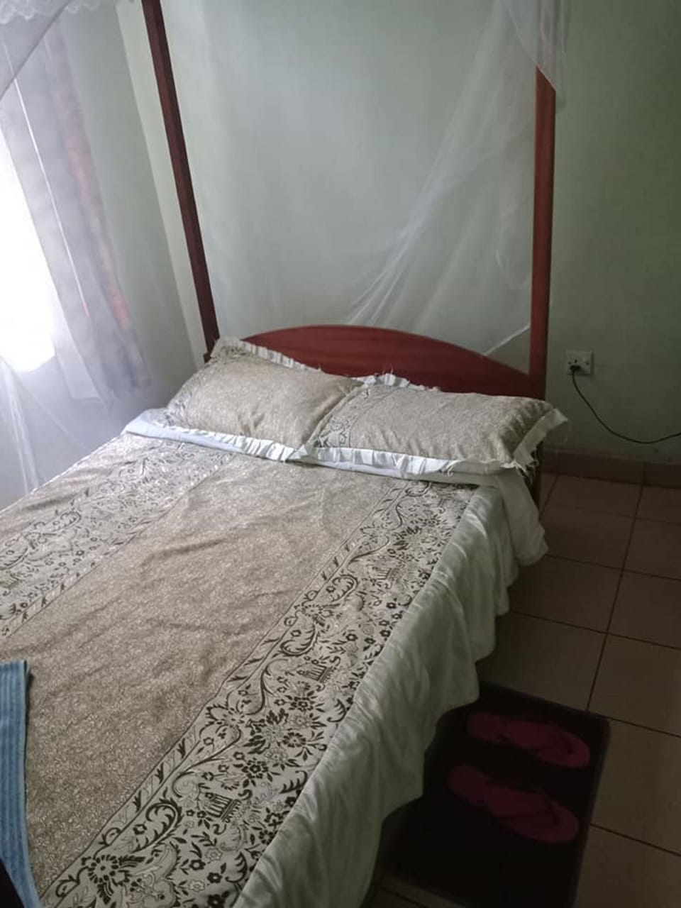 Single Room | Desk, blackout drapes, iron/ironing board, free WiFi