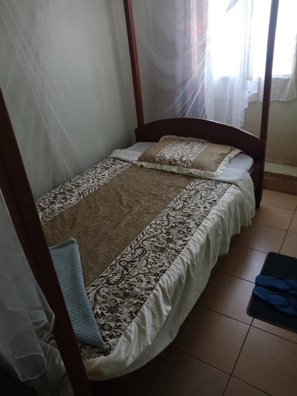 Single Room | Desk, blackout drapes, iron/ironing board, free WiFi