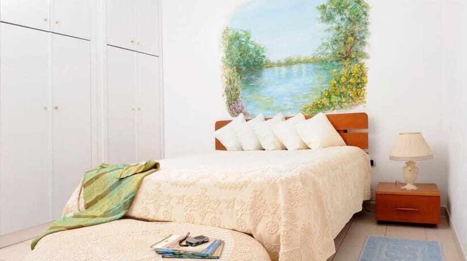 Classic Triple Room with External Private Bathroom | Mini-refrigerator