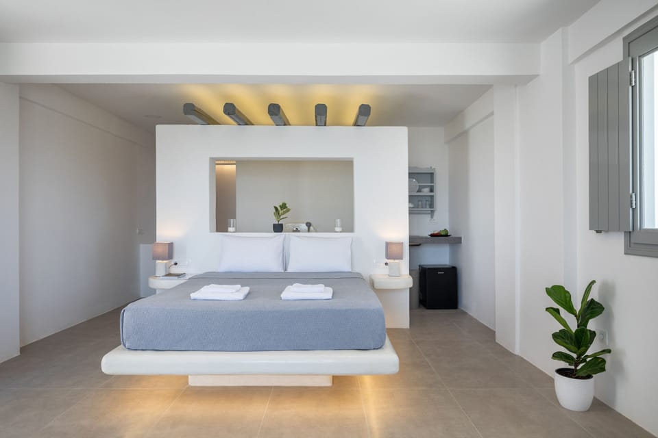 Junior Suite with Sea View | Pillowtop beds, in-room safe, desk, laptop workspace