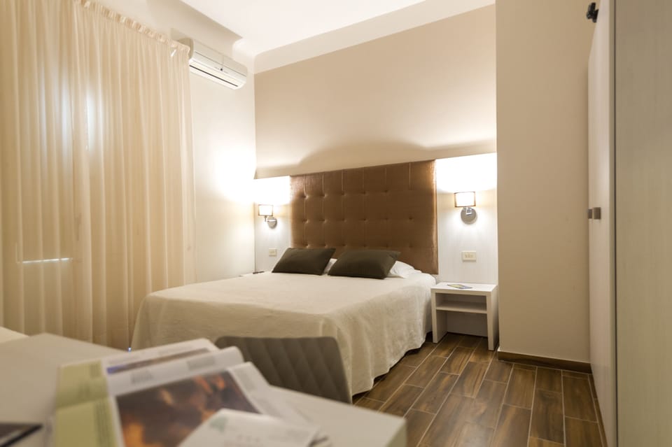 Superior Double Room, 1 Bedroom, Non Smoking | Minibar, in-room safe, desk, free WiFi