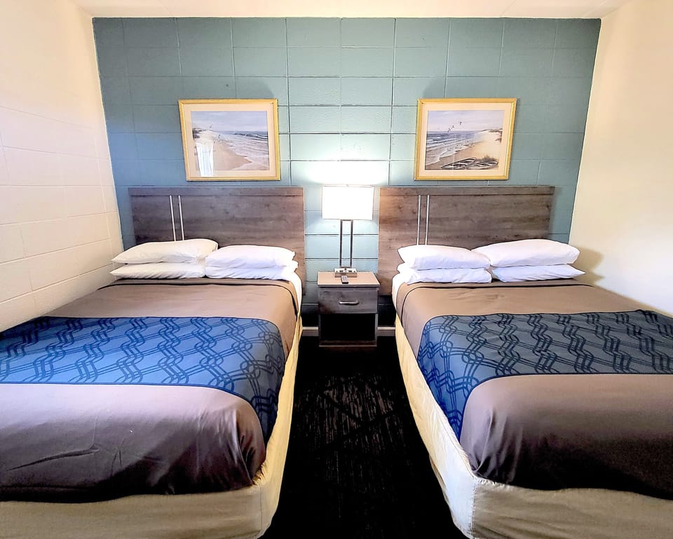 In-room safe, free WiFi, bed sheets