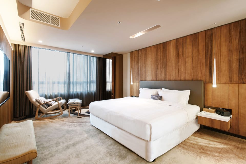 Fresh Extraordinary Suite High Floor | Premium bedding, down comforters, minibar, in-room safe