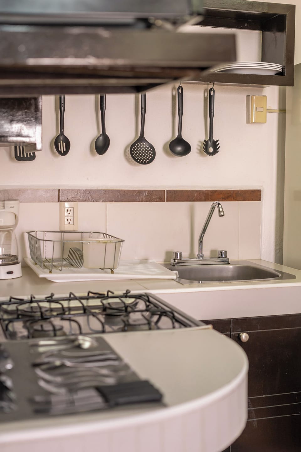 Party Room 1 Double Bed | Private kitchen | Microwave, coffee/tea maker