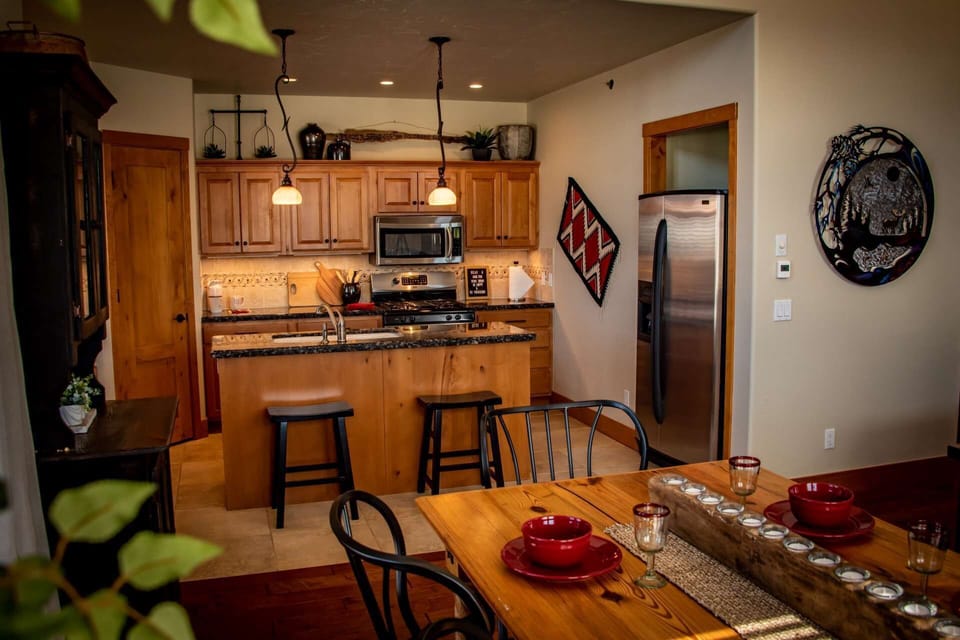 Wonderful, Fully Stocked, Modern Kitchen with Seating for 8!