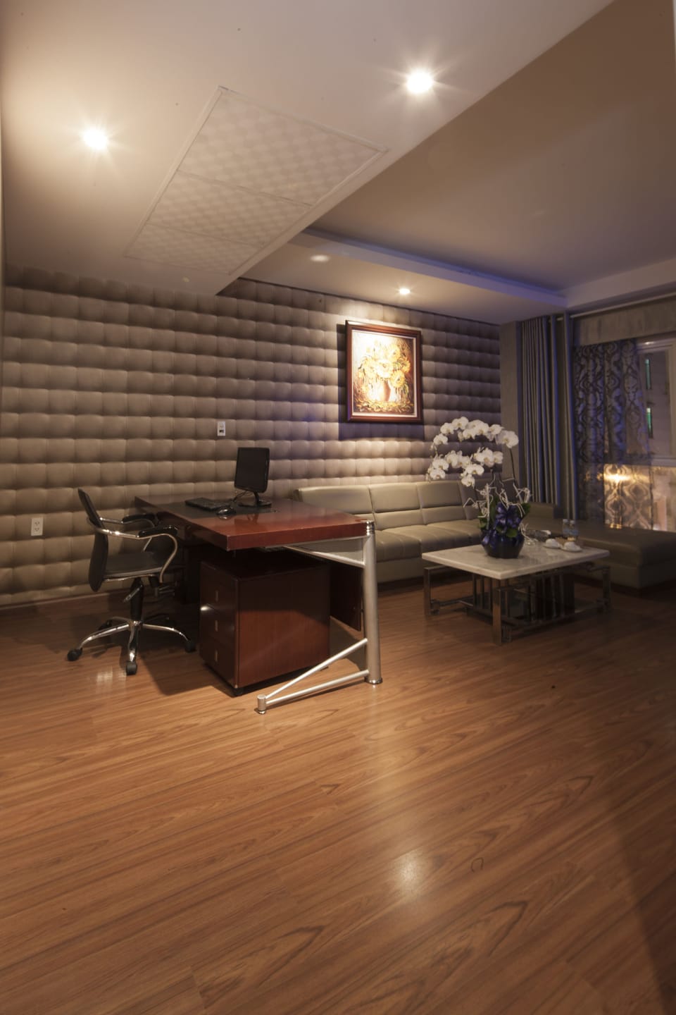 Executive Suite Double | Minibar, in-room safe, individually furnished, desk