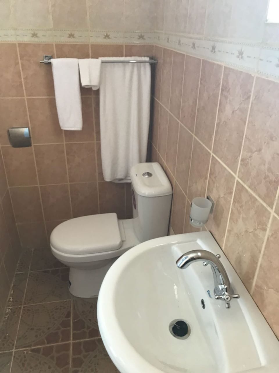 Twin Room | Bathroom | Shower, free toiletries, towels, soap
