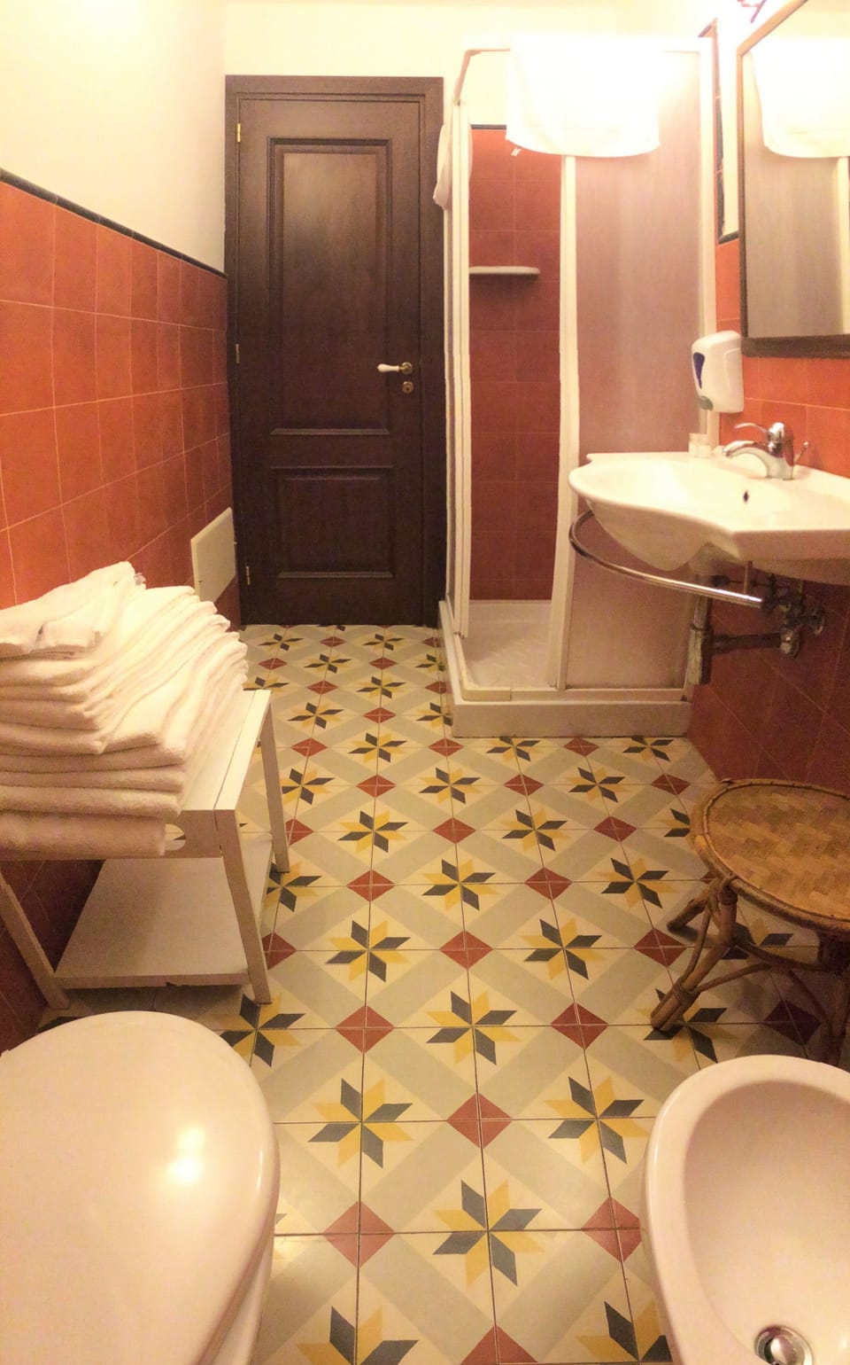 Shower, free toiletries, hair dryer, bidet