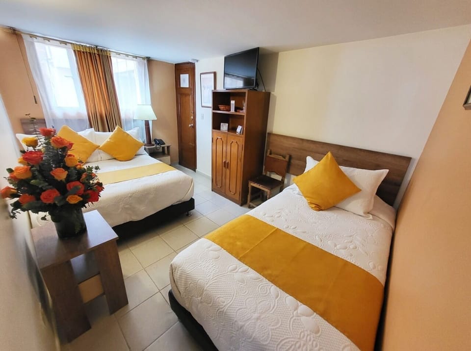 Premium bedding, minibar, desk, free WiFi