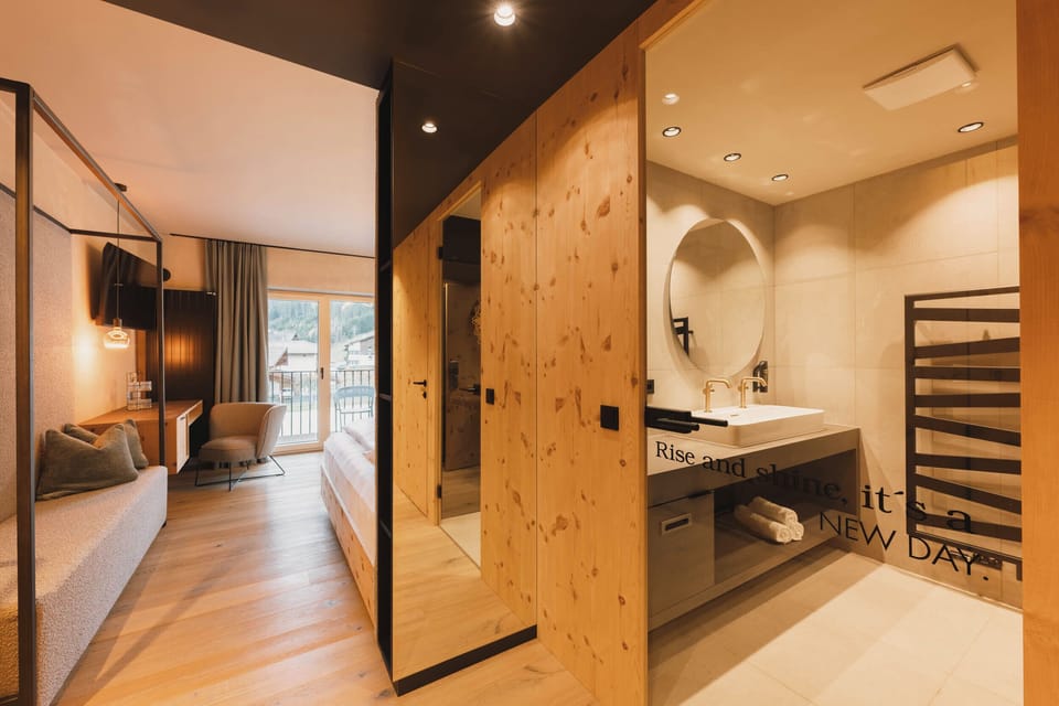 Premium Double Room | Bathroom | Hair dryer, bathrobes, towels
