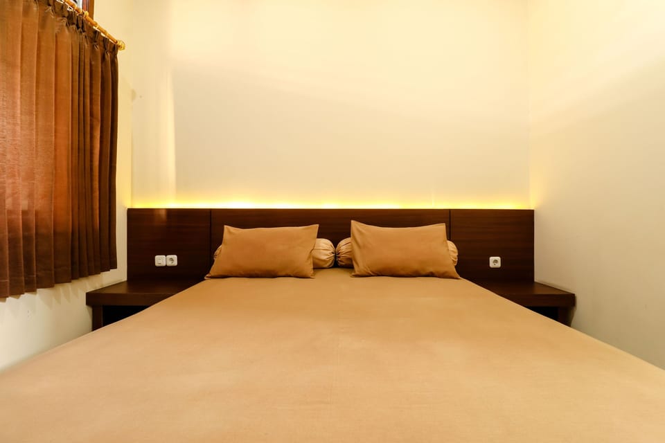Deluxe Room | Desk, free WiFi, bed sheets