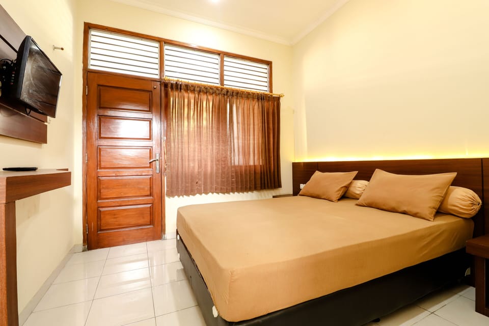 Deluxe Room | Desk, free WiFi, bed sheets