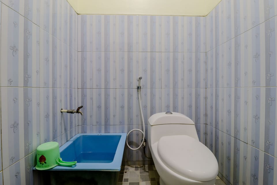 Family Room | Bathroom | Shower, towels