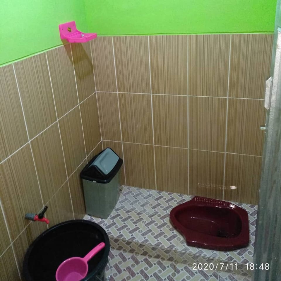 Standard Double Room | Bathroom | Shower, towels