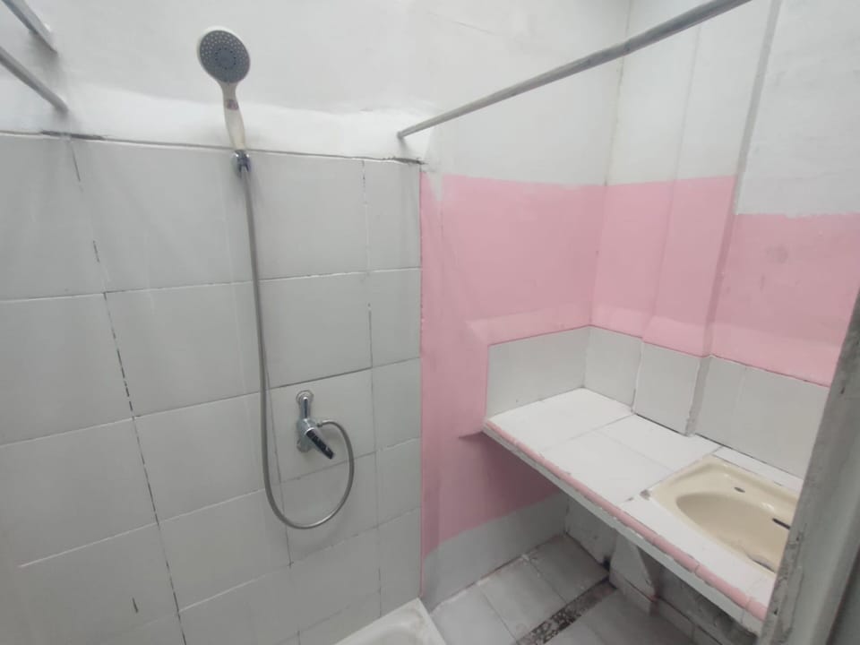Suite Room with AC | Bathroom | Shower, towels