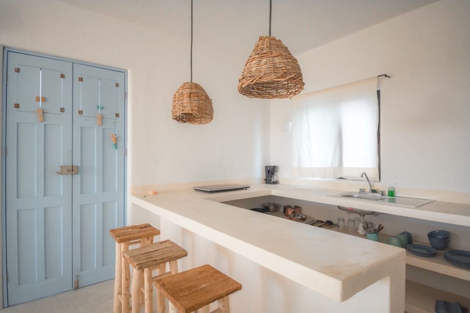 Lunarena Suite, vista a la selva/alberca | Private kitchen | Stovetop, cookware/dishes/utensils