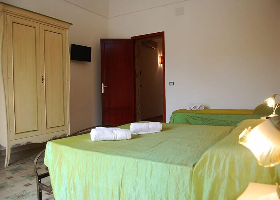 Apartment, 2 Bedrooms | 2 bedrooms, cribs/infant beds