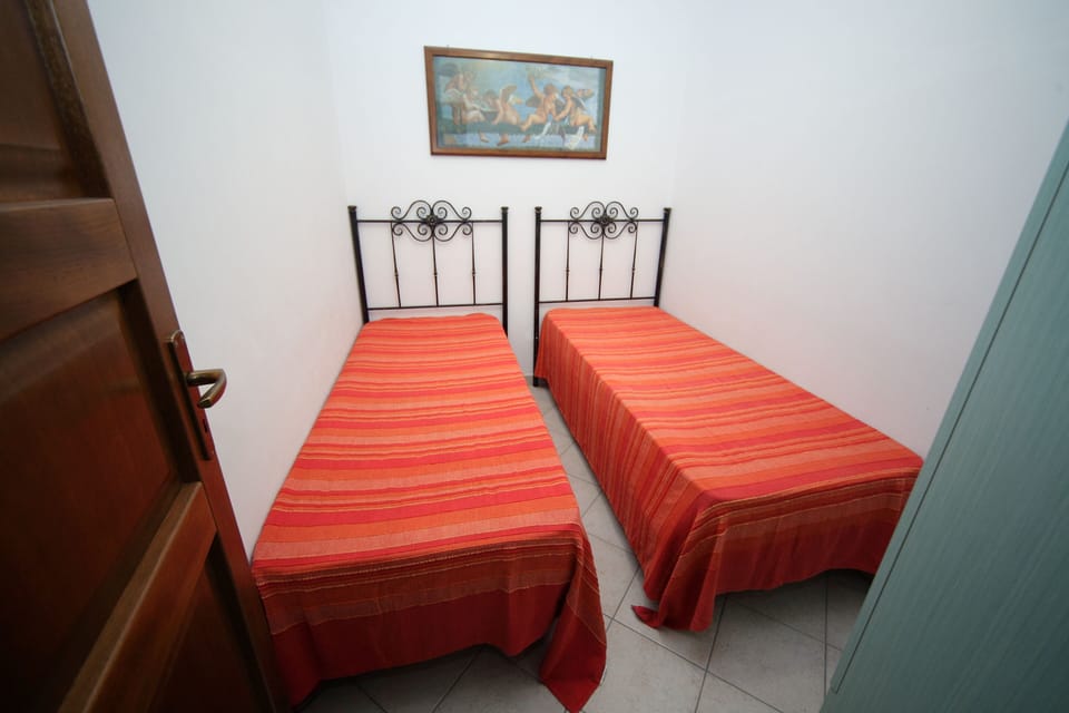 Apartment, 2 Bedrooms | 2 bedrooms, cribs/infant beds