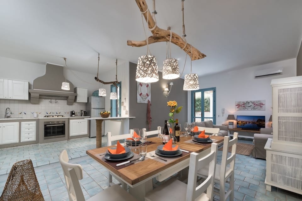 Apartment, 4 Bedrooms | In-room dining