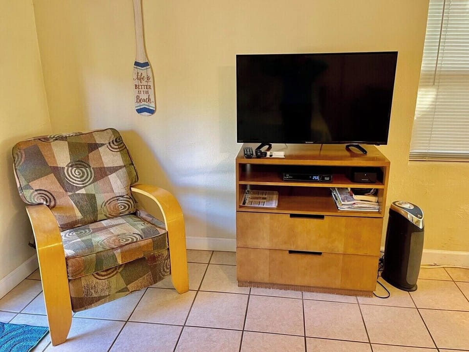 Smart TV, bring along your passwords to your favorite apps like Netflix. 