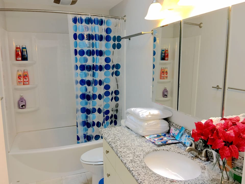 Upstairs full bathroom