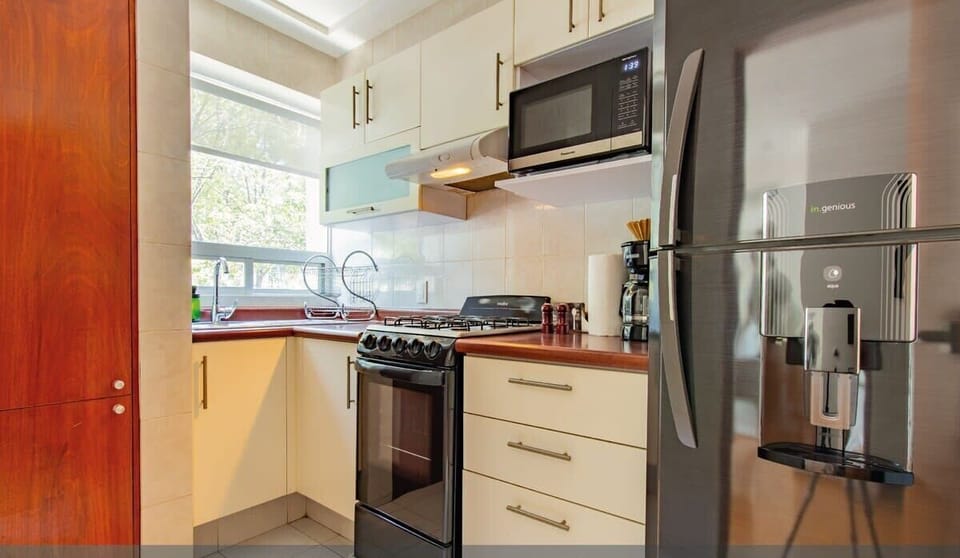 Elegant, fully equipped kitchen