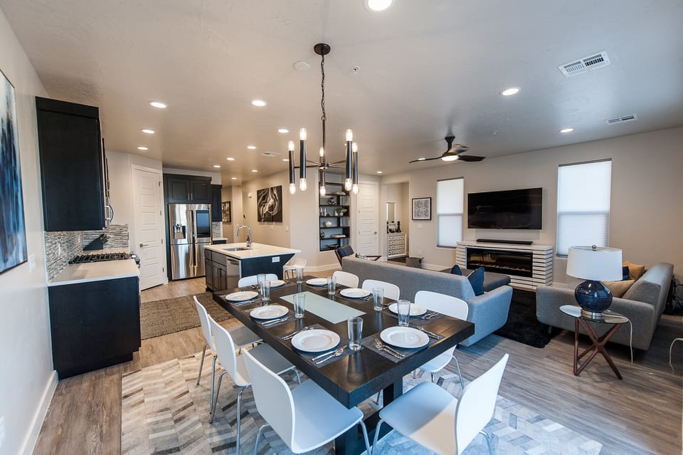 2373 | Private kitchen | Fridge, microwave, oven, stovetop
