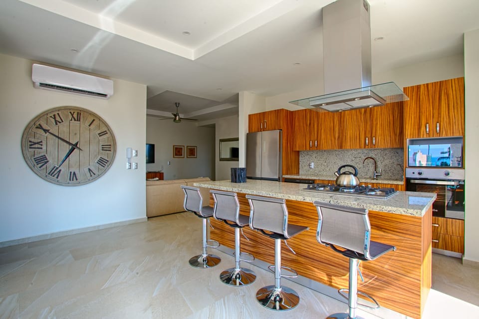 Seating dining area for 4