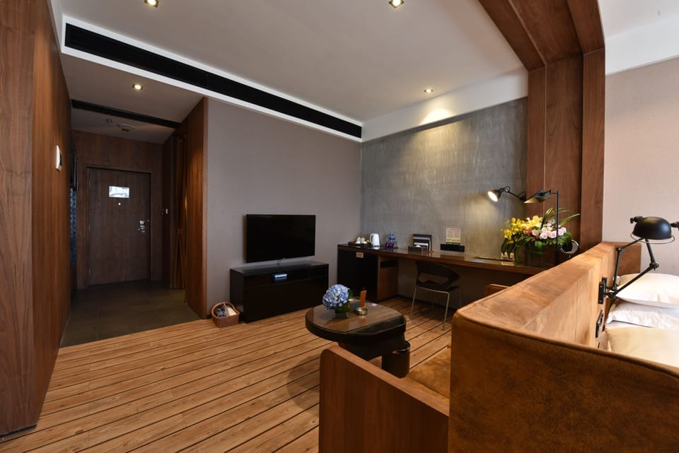 Design Twin Room | Desk, blackout drapes, iron/ironing board, free WiFi