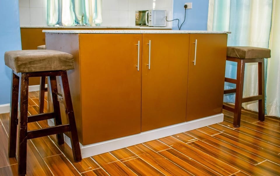 Shared fridge, microwave, cookware/dishes/utensils