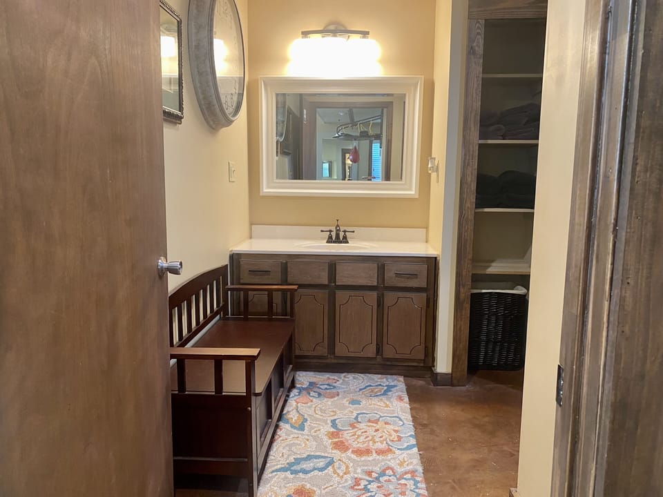 sink/linen closet