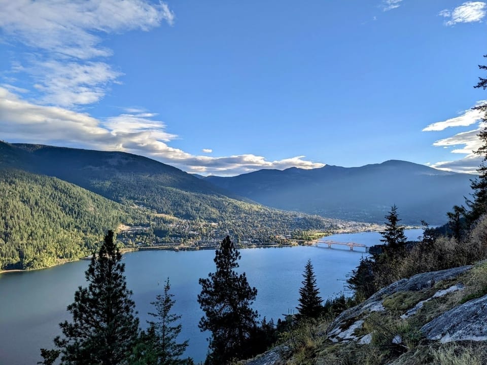 Lyon's Bluff hike - 1km from cabin.