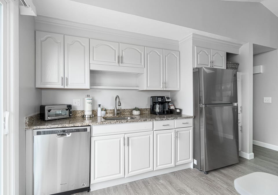 Open Kitchen, Modern Appliances
