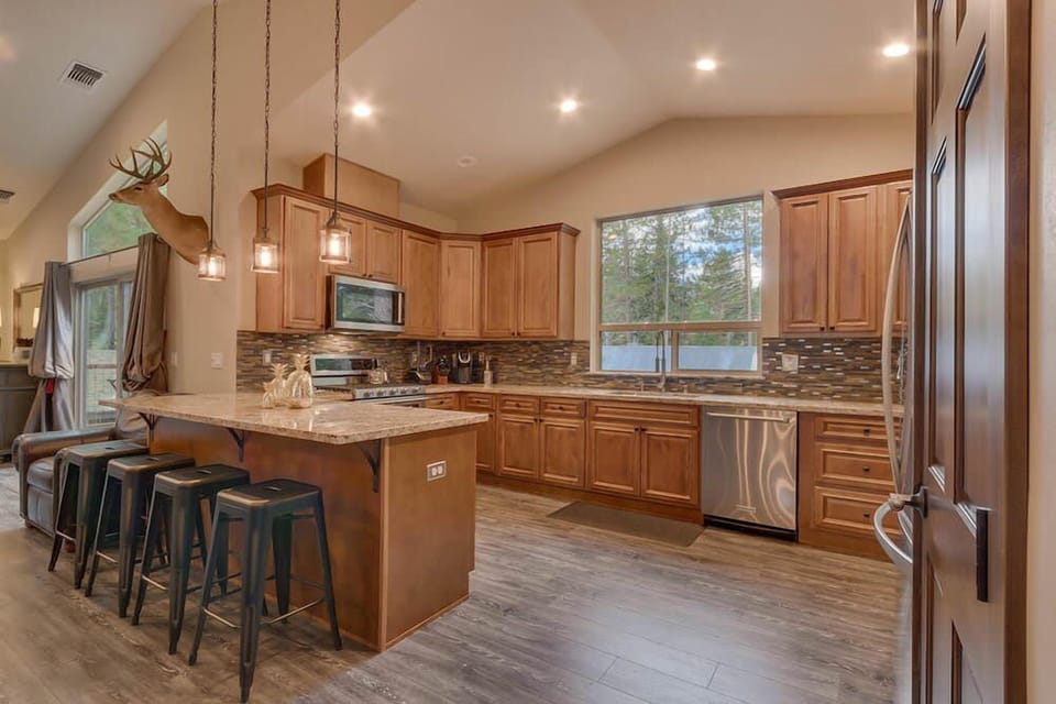 Kitchen 2.jpg