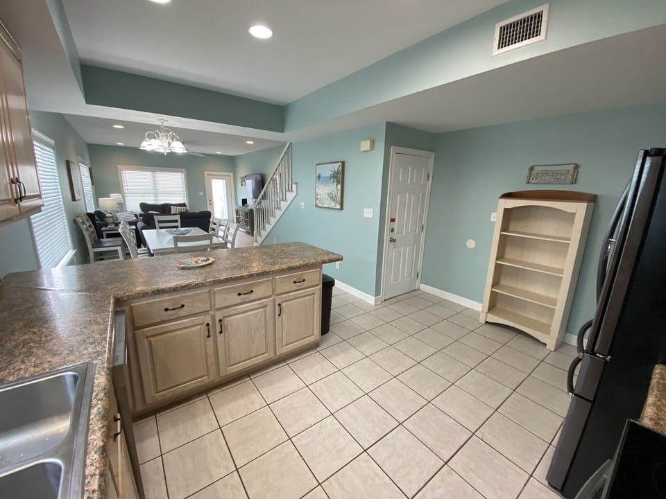 Food storage shelves on far wall (1st floor ocean view)