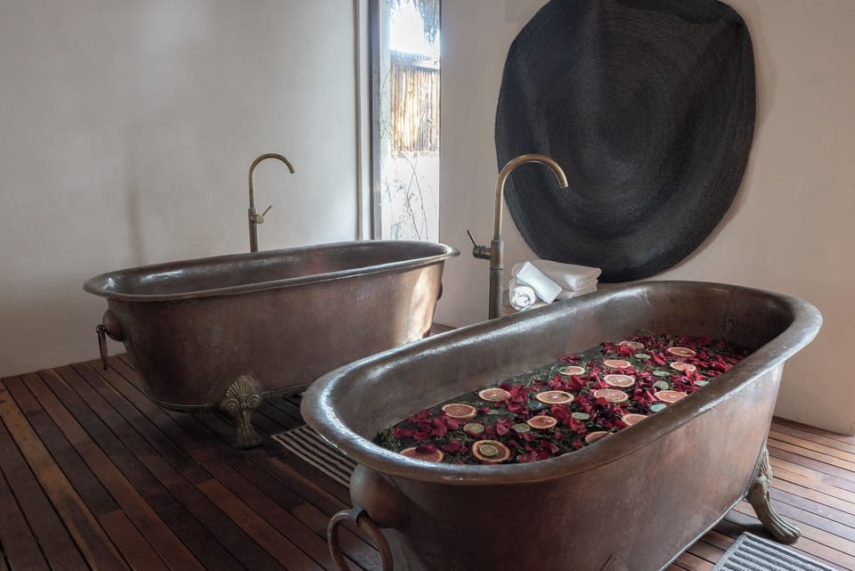 Couples treatment rooms, sauna, hot tub, body treatments, aromatherapy