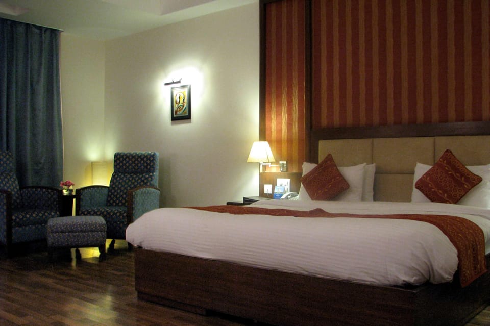 Premium bedding, minibar, in-room safe, desk