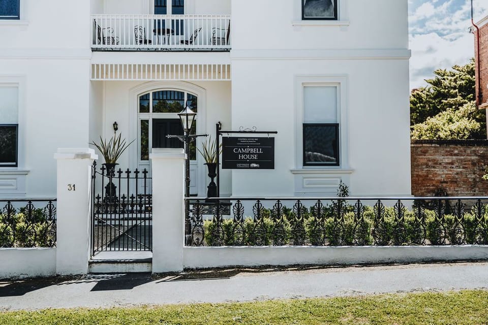 Luxurious Campbell House Castlemaine (2)