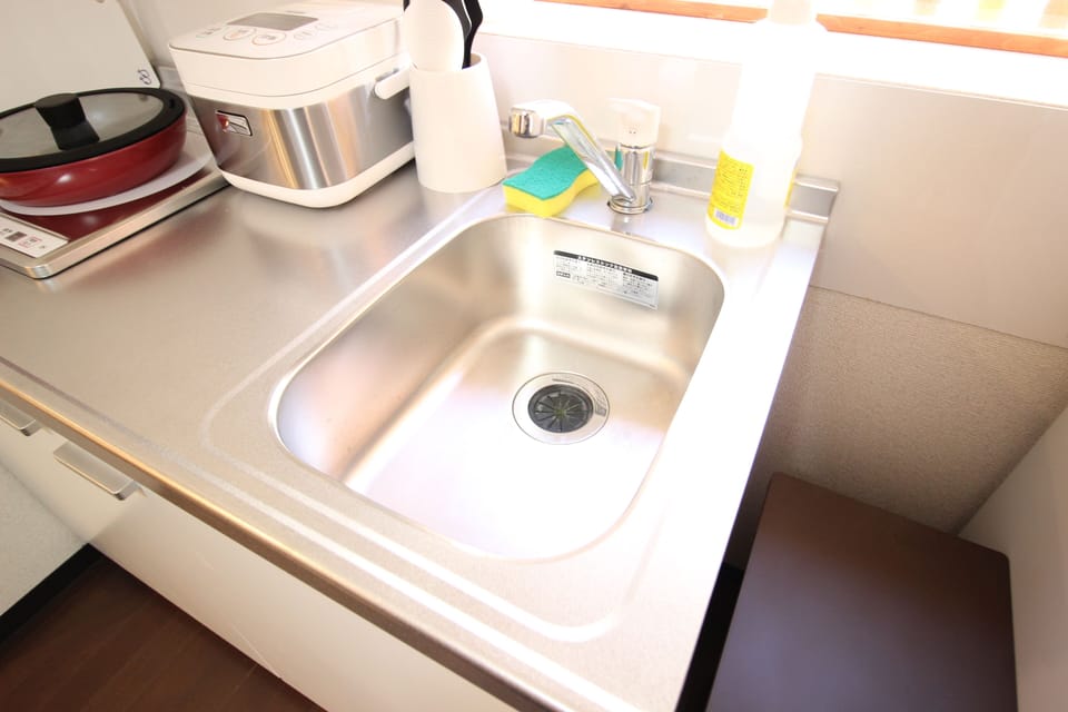 House (XN-1) | Private kitchenette | Fridge, microwave, stovetop, electric kettle