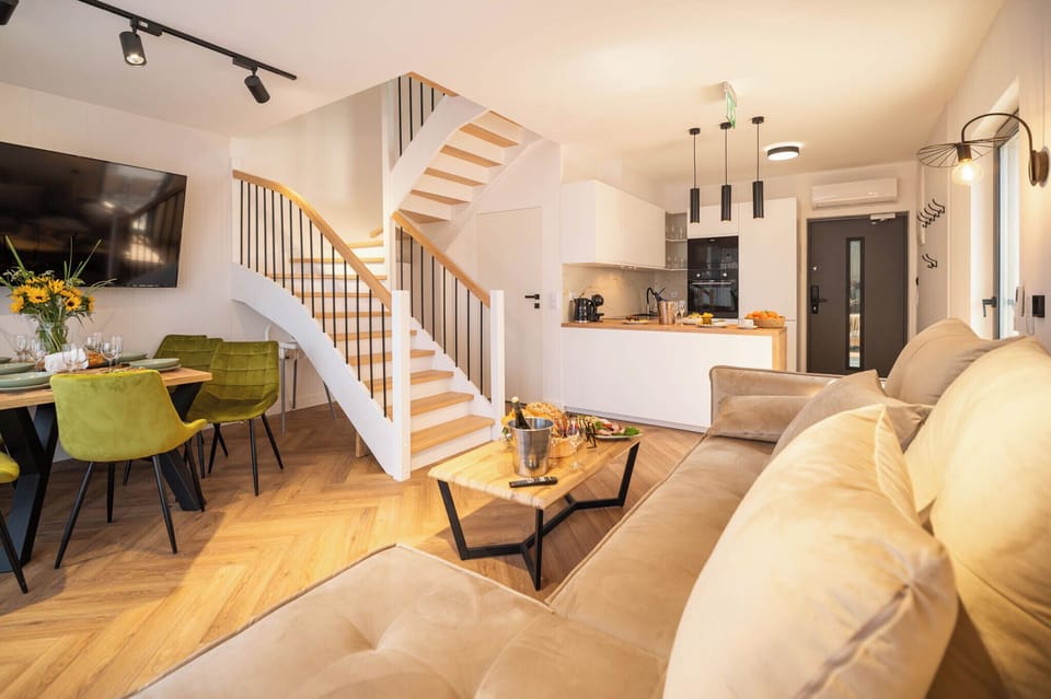 Family Chalet | Soundproofing, iron/ironing board, cribs/infant beds, free WiFi