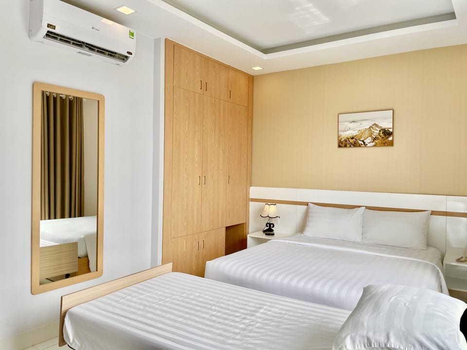 Deluxe Triple Room, Balcony | Minibar, desk, iron/ironing board (on request), WiFi (free)