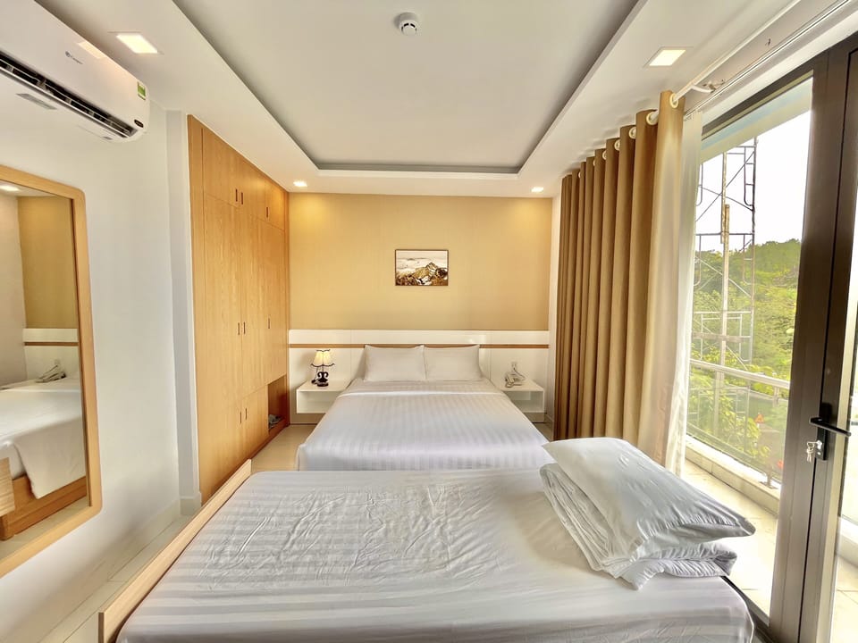 Deluxe Triple Room, Balcony | Minibar, desk, iron/ironing board (on request), WiFi (free)