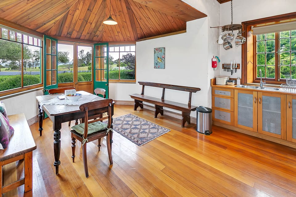 Luxury Cottage, 2 Bedrooms | Private kitchen | Fridge, microwave, oven, stovetop
