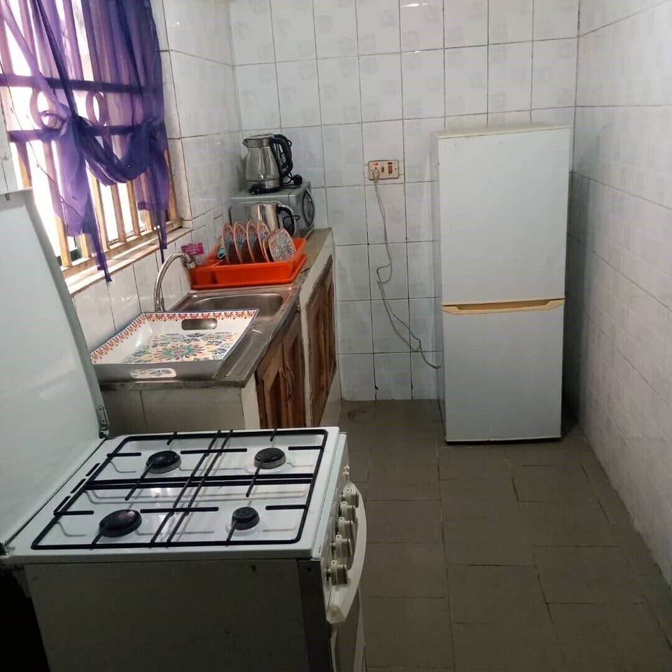 Shared fridge, microwave, electric kettle, cookware/dishes/utensils