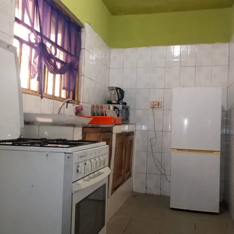 Junior Room | Shared kitchen | Shared fridge, microwave, electric kettle, cookware/dishes/utensils